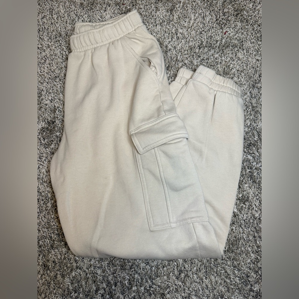 Universal thread sweatpants